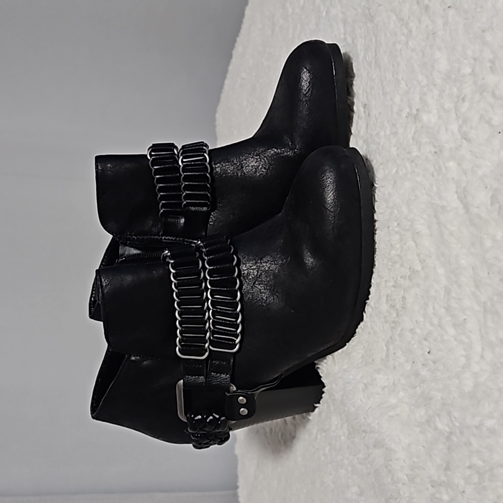 JustFab Brenwyn Ankle Boots Braid Chain detail size 7.5